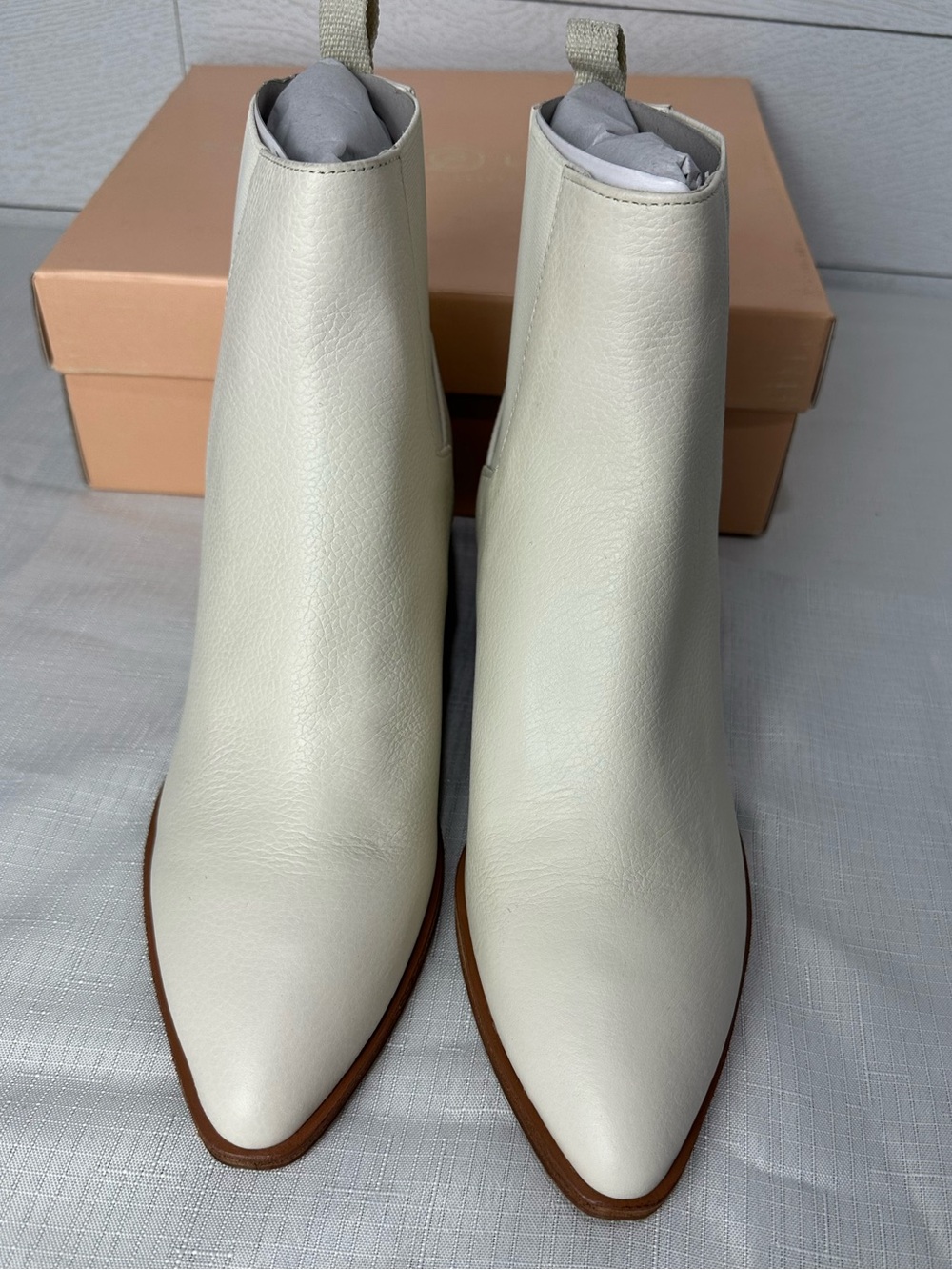 NEW Chinese Laundry Filip Softy Cow Bootie Size 10